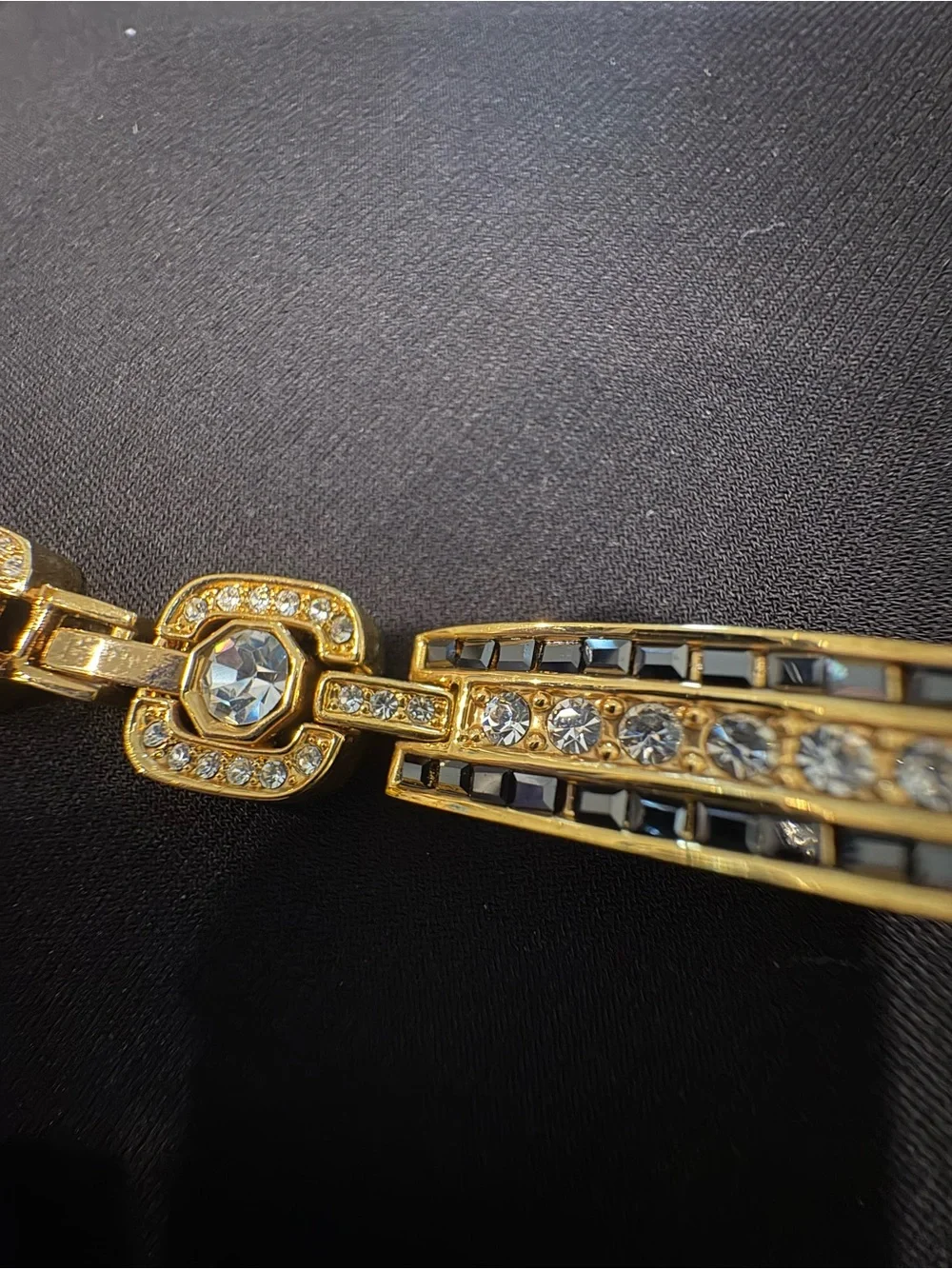 N/A elegant gold